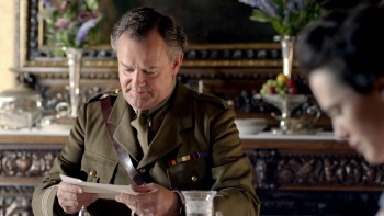 Downton.Abbey.S02E01.BluRay.1080p.DTS HD.MA.2.0.VC 1.REMUX FraMeSToR.cz en.mkv snapshot 00.03.59.030