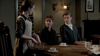 Downton.Abbey.S03E01.1080p.FLAC.2.0.AVC.REMUX FraMeSToR.cz en.mkv snapshot 00.31.49.491