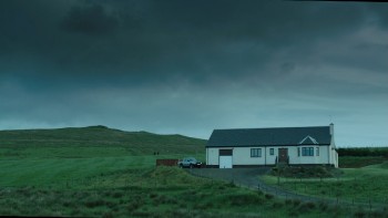 Shetland.S01E01.Red.Bones.Part.1.1080p.NF.WEB DL.DDP2.0.x264 NTb.cz en.mkv snapshot 11.26.000