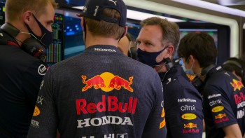 Formula.1.Drive.to.Survive.S04E01.Clash.of.the.Titans.1080p.NF.WEB DL.DDP5.1.Atmos.HFR.HEVC TEPES.cz