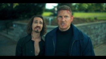 The.Umbrella.Academy.S03E01.CZ.1080p.NF.WEB DL.DDP5.1.x264 NTb.mkv snapshot 25.37.536